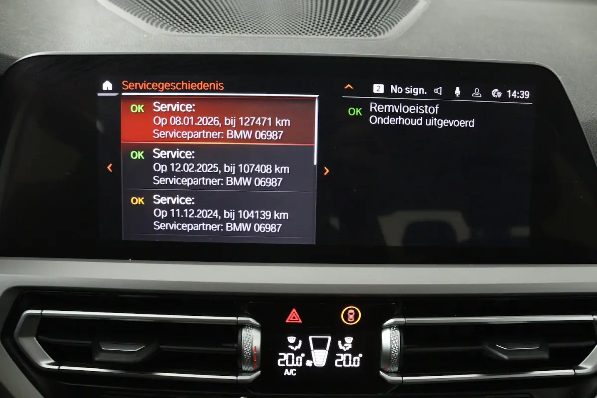 318i Executive Edition (NAVIGATIE, CARPLAY, LED, DEALER ONDERHOUDEN)