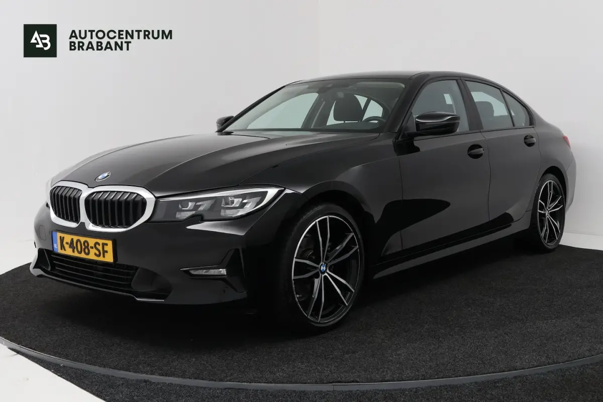 318i Executive Edition (NAVIGATIE, CARPLAY, LED, DEALER ONDERHOUDEN)