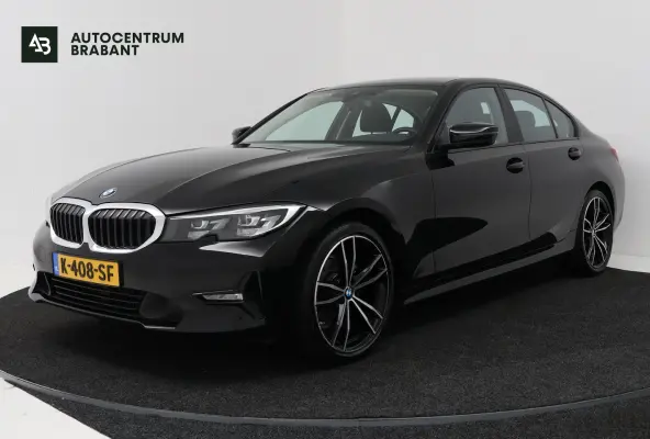 318i Executive Edition (NAVIGATIE, CARPLAY, LED, DEALER ONDERHOUDEN)