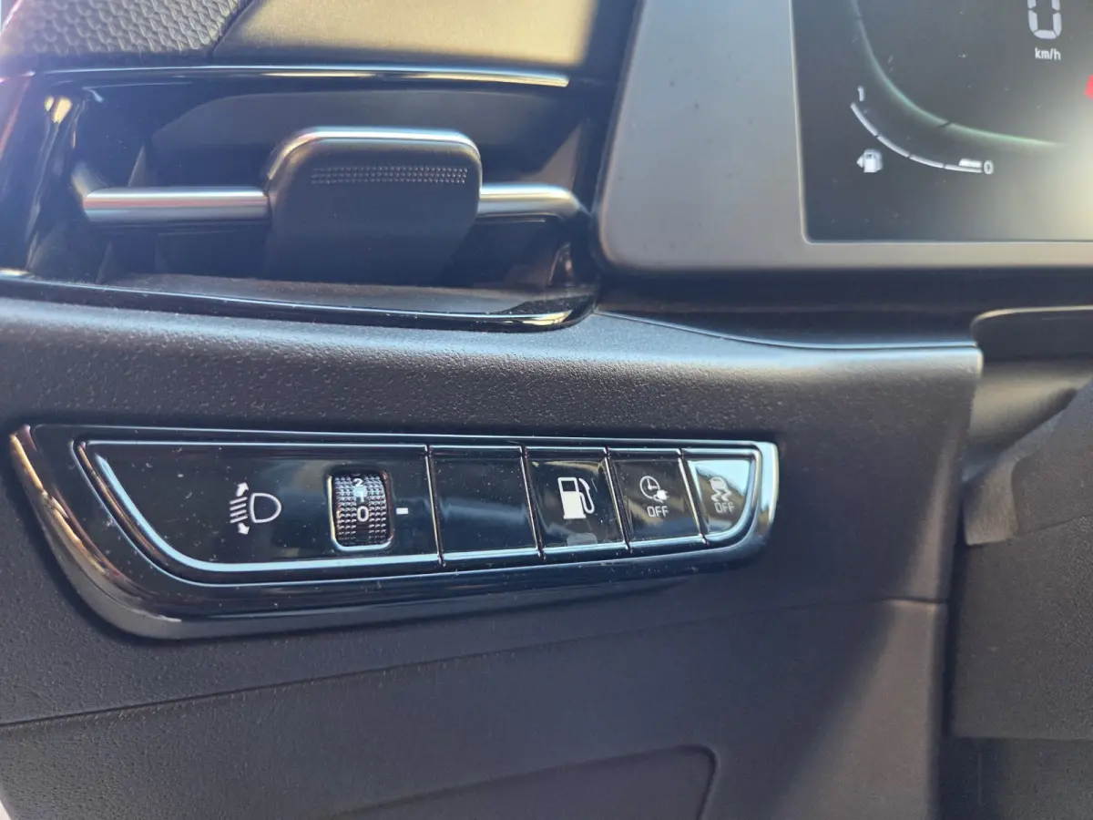 1.6 GDi PHEV DynamicLine Automaat/ Parkeersensoren en camera achter/ Apple Carplay-Android auto/ Rijklaarprijs!