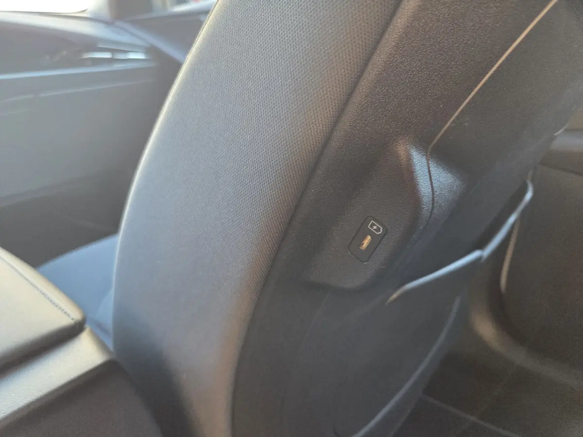 1.6 GDi PHEV DynamicLine Automaat/ Parkeersensoren en camera achter/ Apple Carplay-Android auto/ Rijklaarprijs!