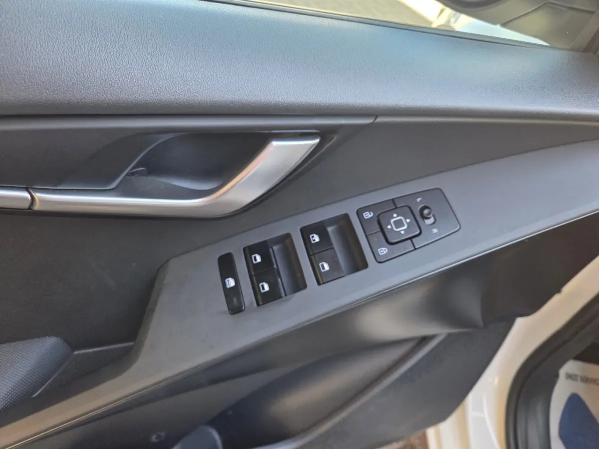 1.6 GDi PHEV DynamicLine Automaat/ Parkeersensoren en camera achter/ Apple Carplay-Android auto/ Rijklaarprijs!