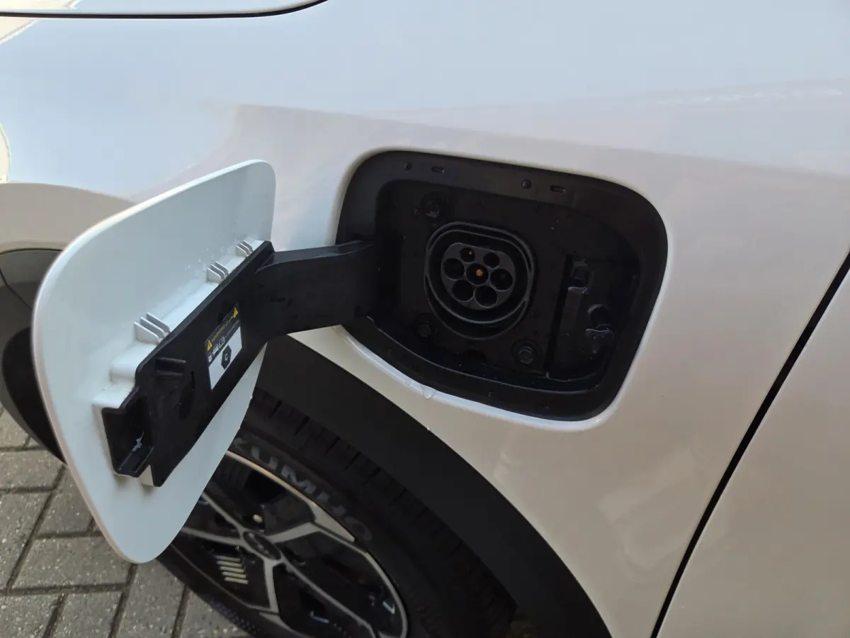 1.6 GDi PHEV DynamicLine Automaat/ Parkeersensoren en camera achter/ Apple Carplay-Android auto/ Rijklaarprijs!