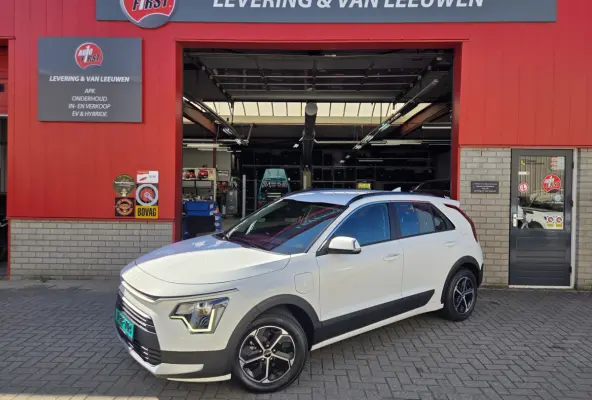 1.6 GDi PHEV DynamicLine Automaat/ Parkeersensoren en camera achter/ Apple Carplay-Android auto/ Rijklaarprijs!