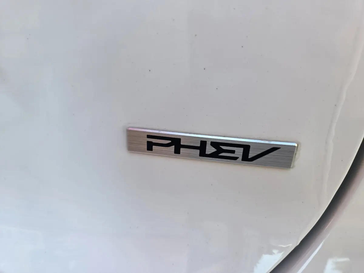 1.6 GDi PHEV DynamicLine Automaat/ Parkeersensoren en camera achter/ Apple Carplay-Android auto/ Rijklaarprijs!