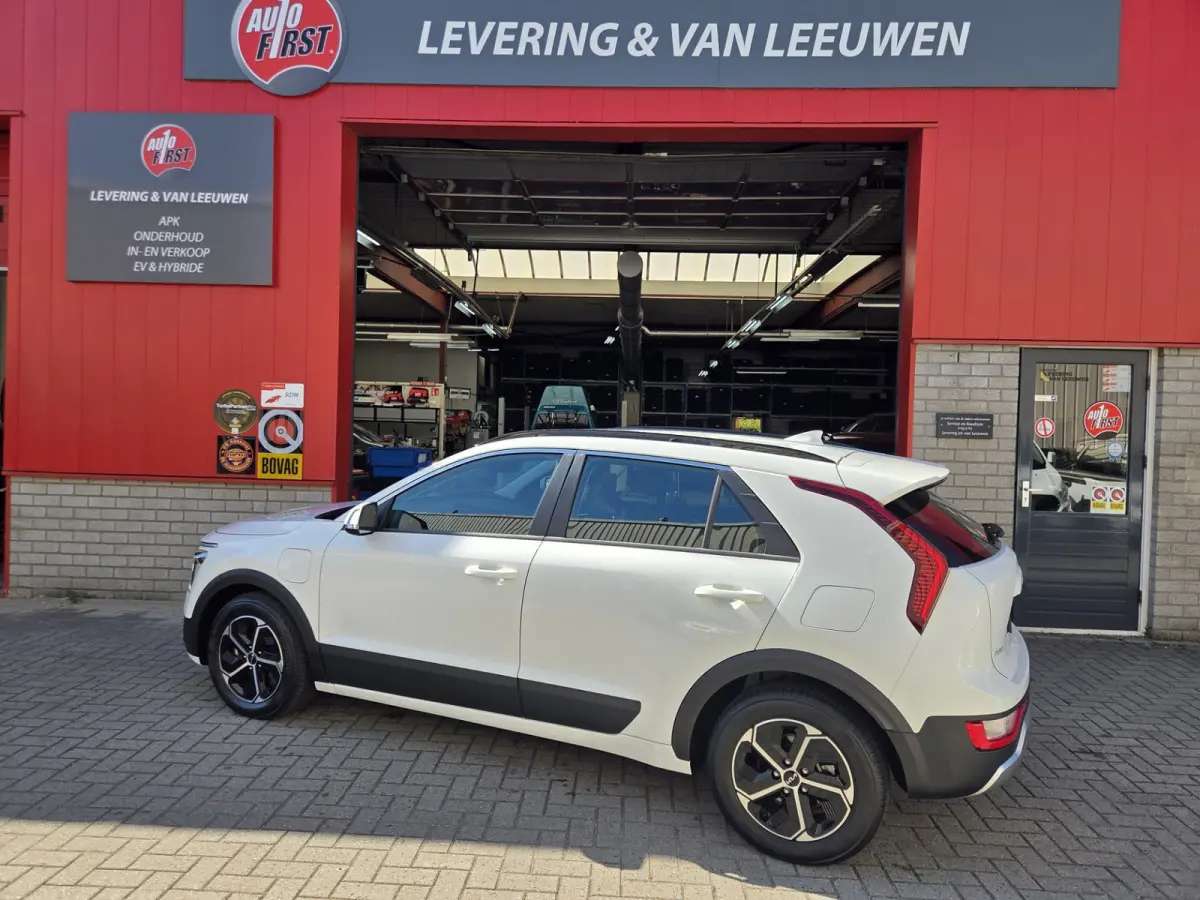 1.6 GDi PHEV DynamicLine Automaat/ Parkeersensoren en camera achter/ Apple Carplay-Android auto/ Rijklaarprijs!