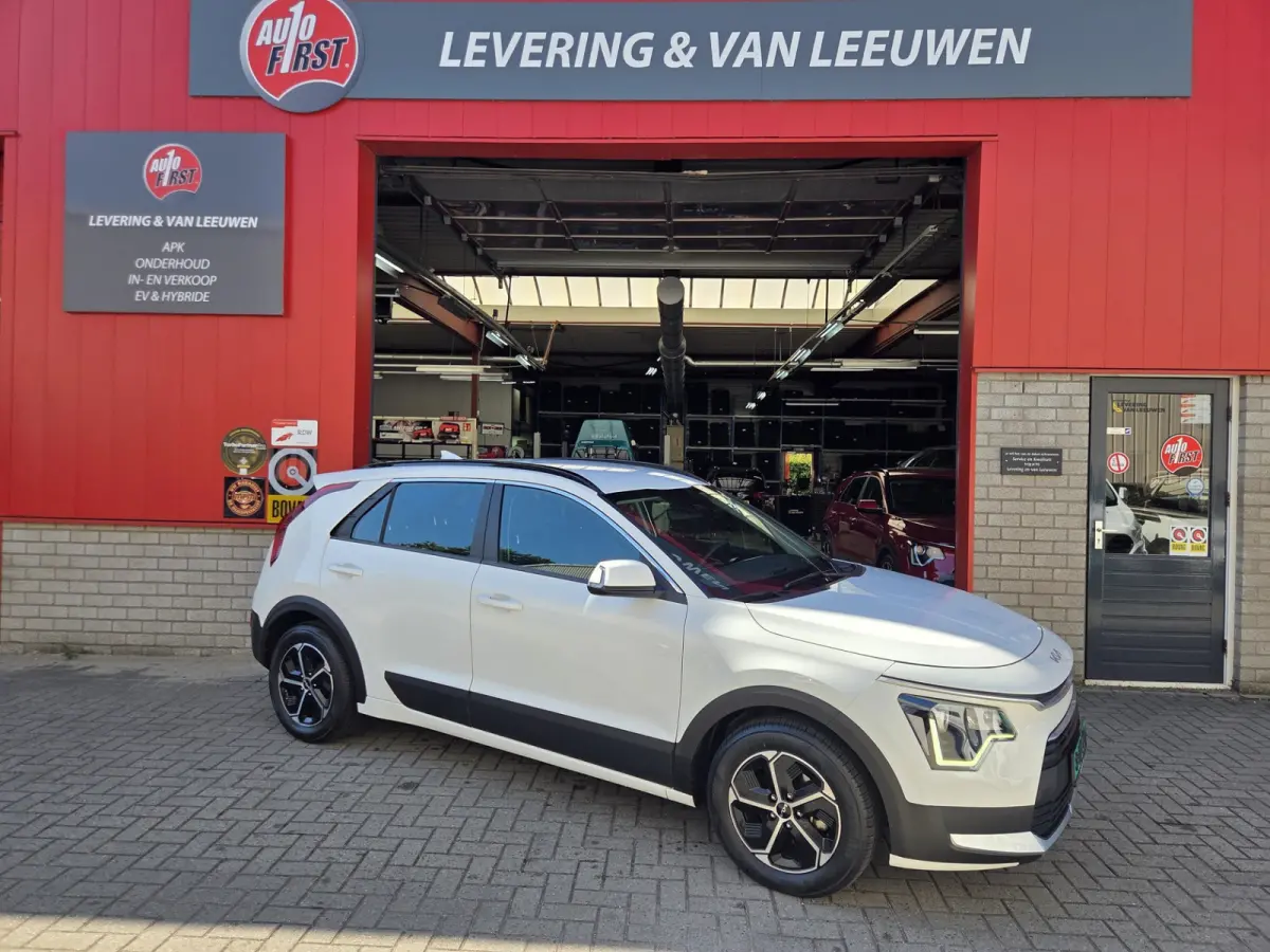 1.6 GDi PHEV DynamicLine Automaat/ Parkeersensoren en camera achter/ Apple Carplay-Android auto/ Rijklaarprijs!