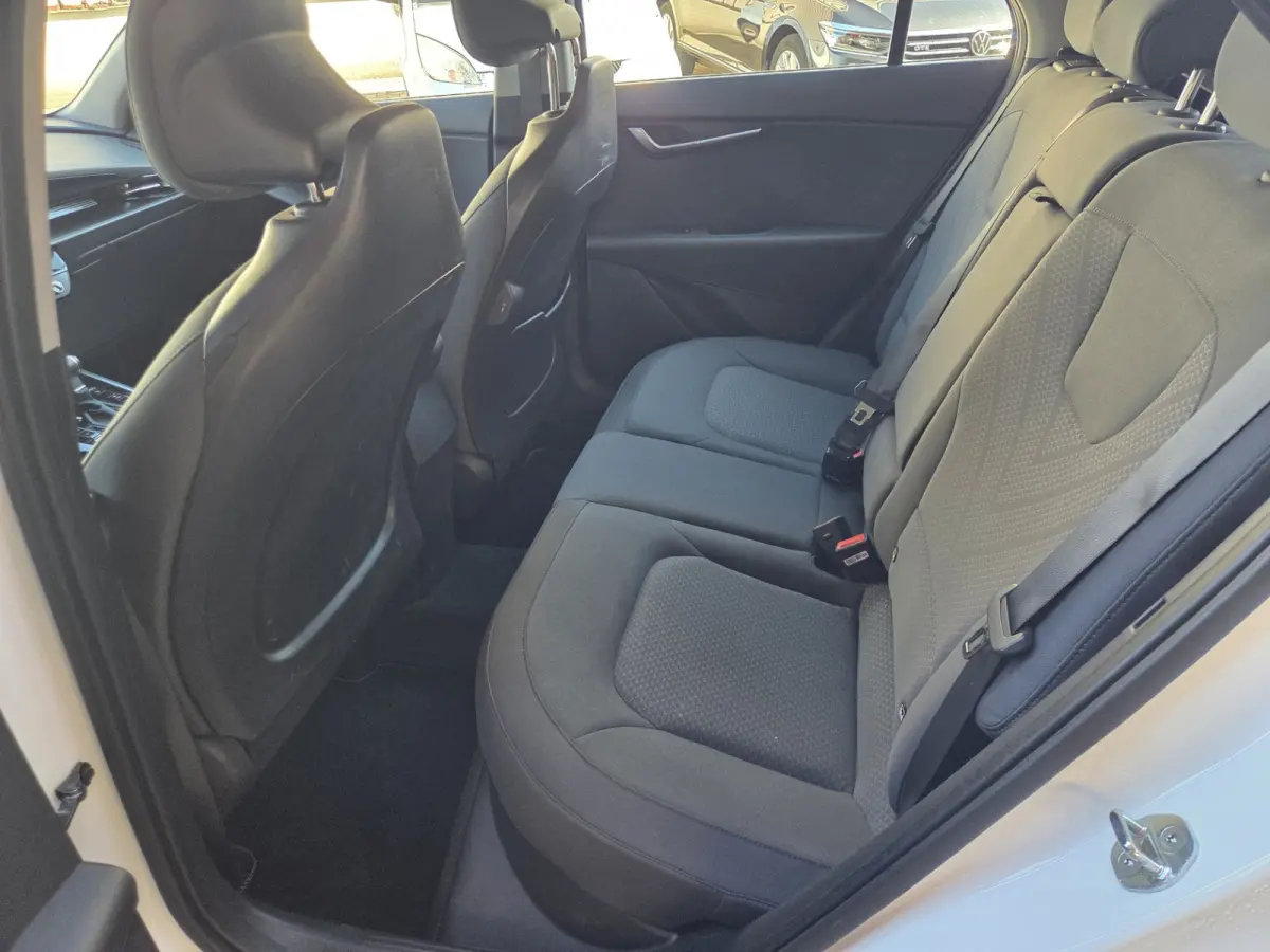 1.6 GDi PHEV DynamicLine Automaat/ Parkeersensoren en camera achter/ Apple Carplay-Android auto/ Rijklaarprijs!