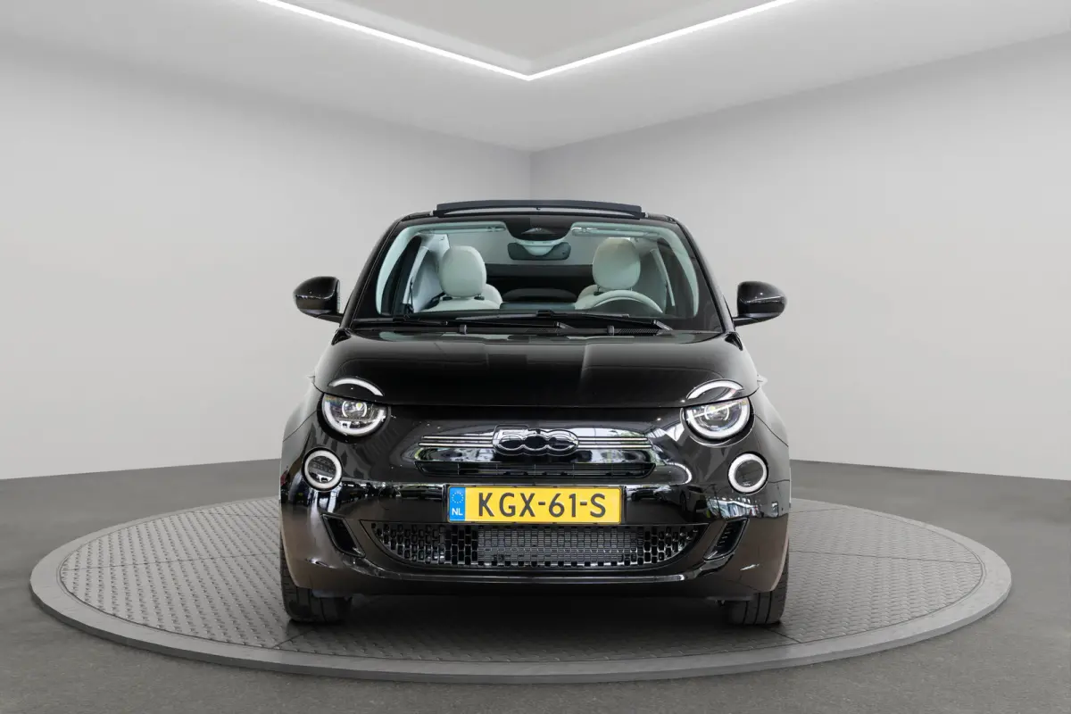 1.0 Hybrid La Prima | Camera | Stoelverwarming | Parkeersensoren | Climate Controle | Apple Carplay & Android Auto | Navigatie |