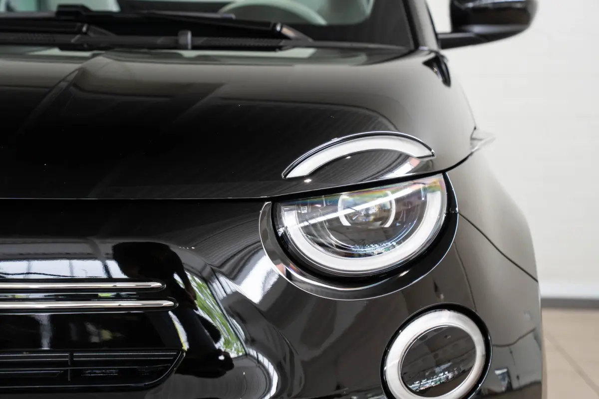 1.0 Hybrid La Prima | Camera | Stoelverwarming | Parkeersensoren | Climate Controle | Apple Carplay & Android Auto | Navigatie |