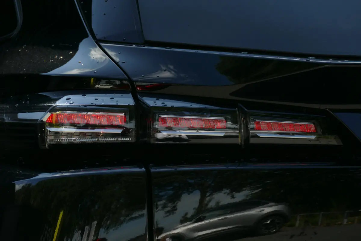 1.2 PureTech Allure Pack Business / CAMERA V+A / 17'' LMV / KEYLESS / FULL-LED / NAVI / BLUETOOTH / CRUISE CONTROL