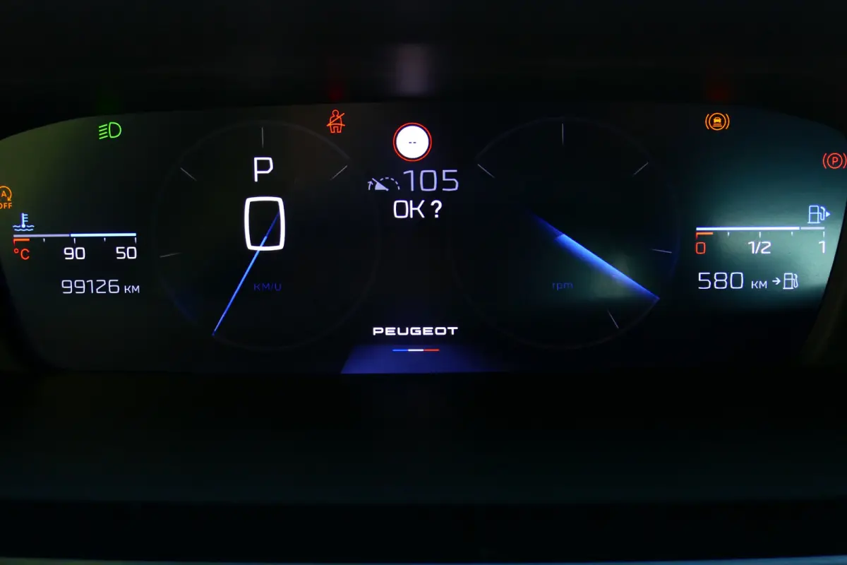 1.2 PureTech Allure Pack Business / CAMERA V+A / 17'' LMV / KEYLESS / FULL-LED / NAVI / BLUETOOTH / CRUISE CONTROL