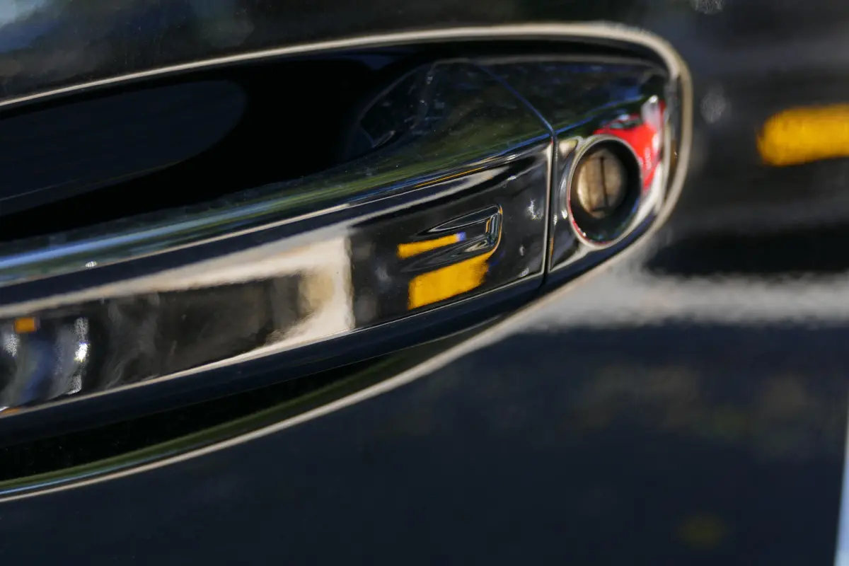 1.2 PureTech Allure Pack Business / CAMERA V+A / 17'' LMV / KEYLESS / FULL-LED / NAVI / BLUETOOTH / CRUISE CONTROL