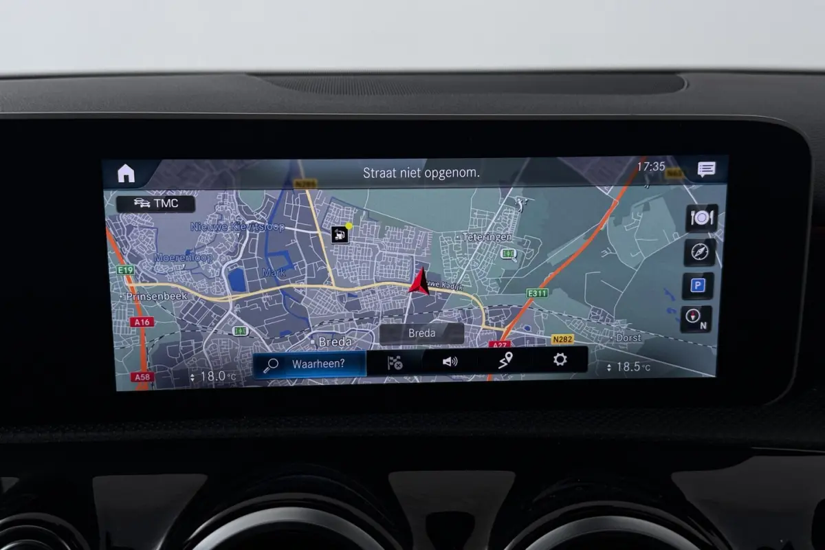 180 Business Solution AMG (PANORAMADAK, STOELVERWARMING, PDC, CAMERA, NAVIGATIE)