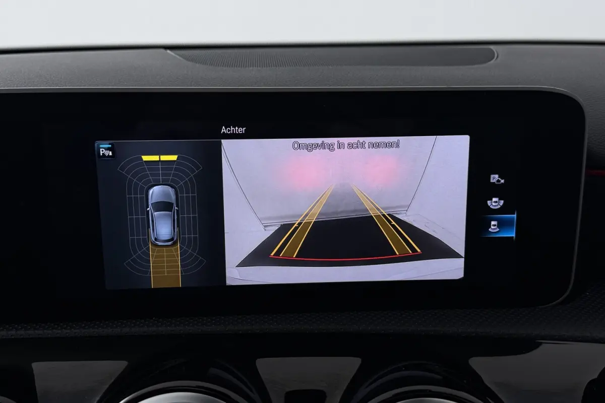 180 Business Solution AMG (PANORAMADAK, STOELVERWARMING, PDC, CAMERA, NAVIGATIE)
