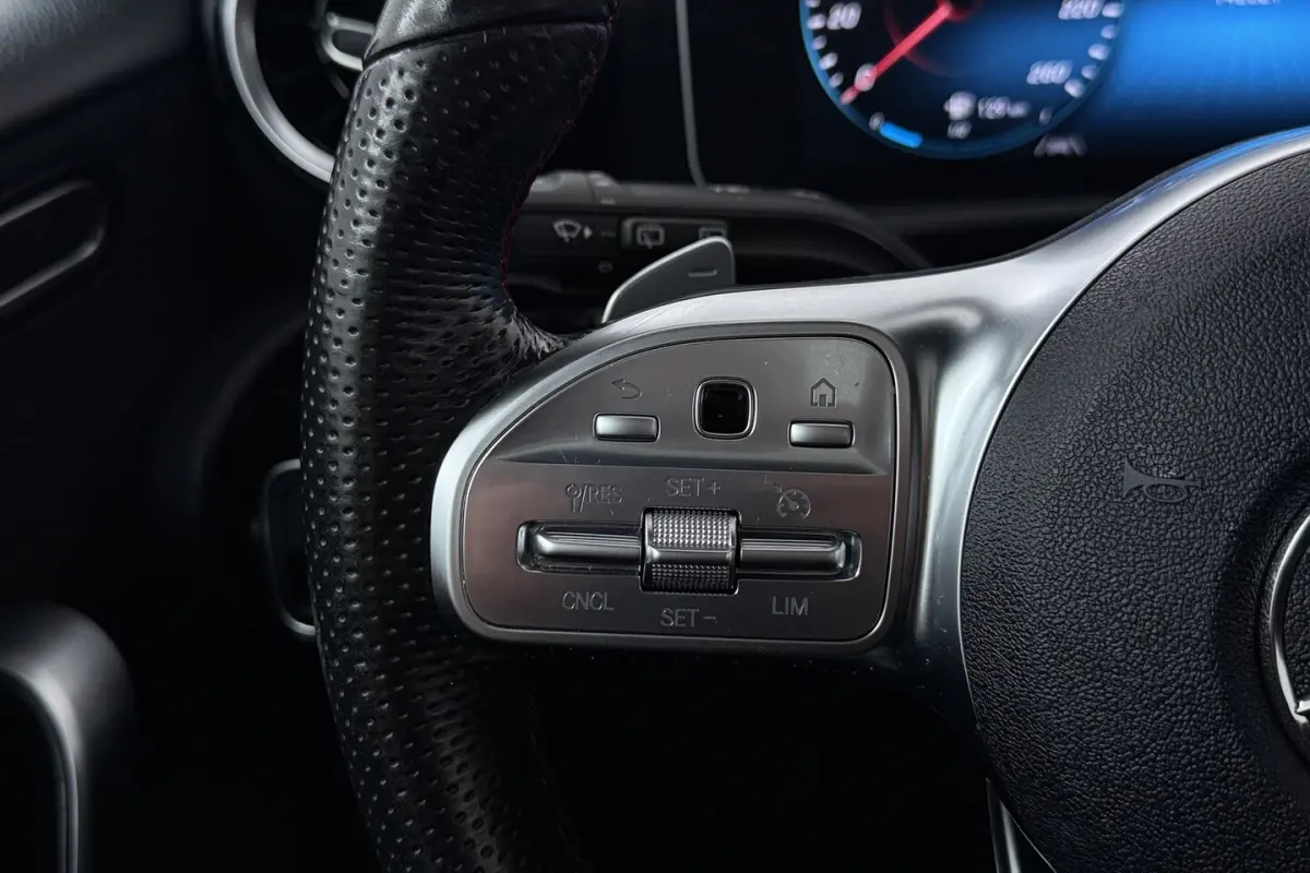 180 Business Solution AMG (PANORAMADAK, STOELVERWARMING, PDC, CAMERA, NAVIGATIE)
