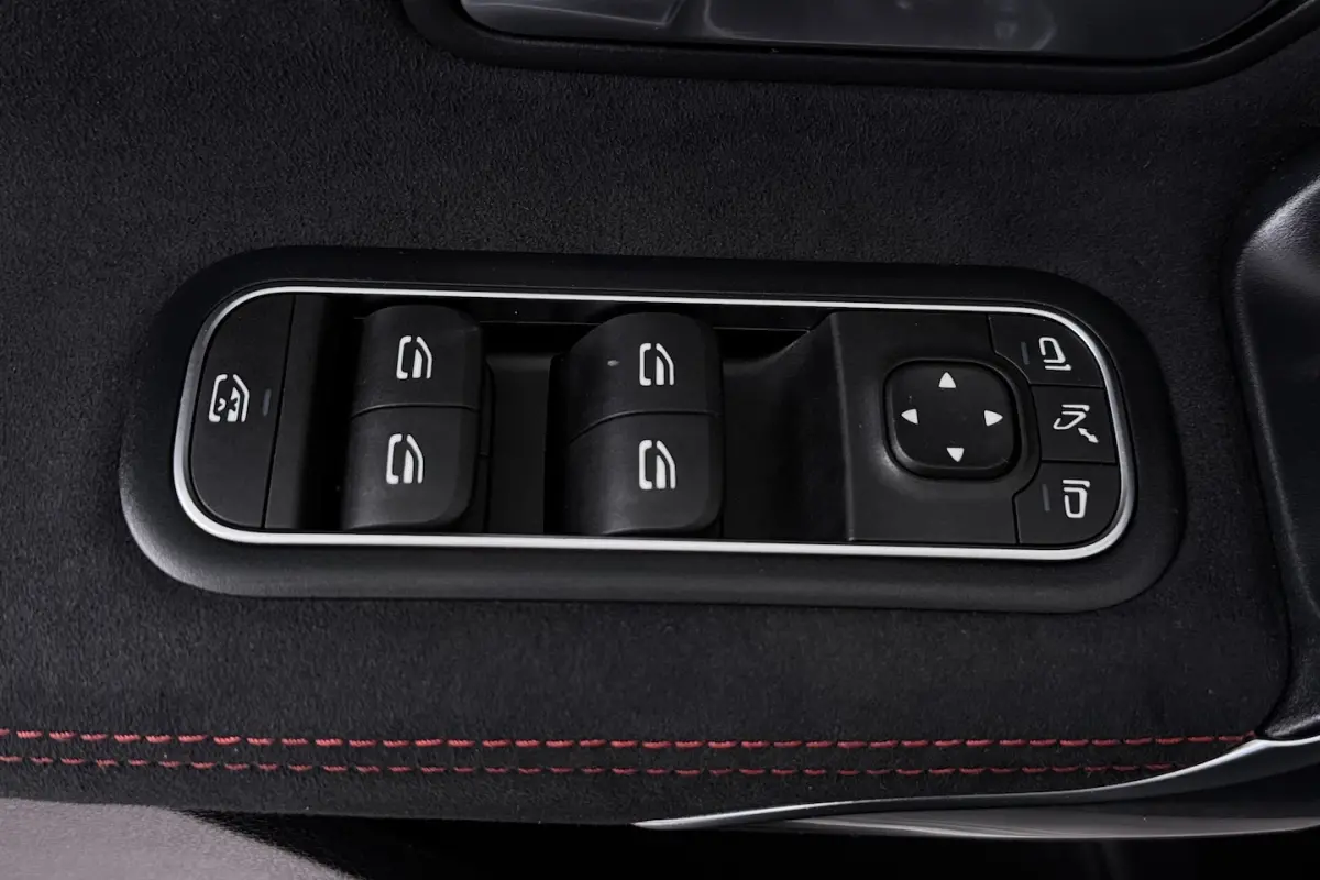 180 Business Solution AMG (PANORAMADAK, STOELVERWARMING, PDC, CAMERA, NAVIGATIE)
