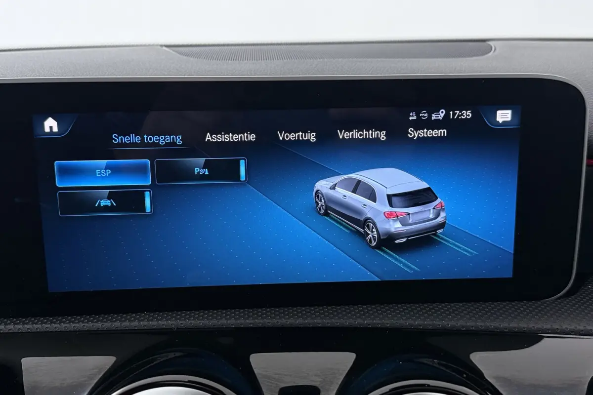 180 Business Solution AMG (PANORAMADAK, STOELVERWARMING, PDC, CAMERA, NAVIGATIE)