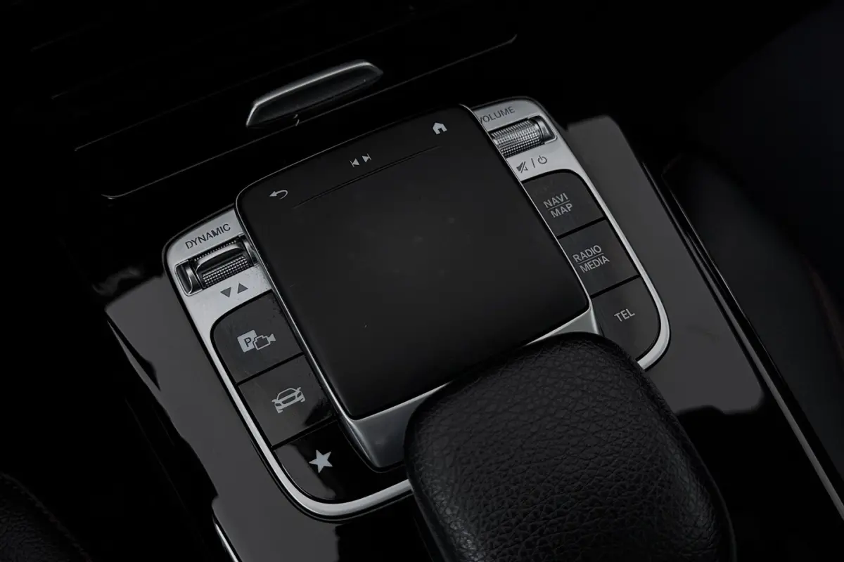 180 Business Solution AMG (PANORAMADAK, STOELVERWARMING, PDC, CAMERA, NAVIGATIE)