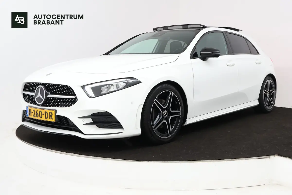 180 Business Solution AMG (PANORAMADAK, STOELVERWARMING, PDC, CAMERA, NAVIGATIE)
