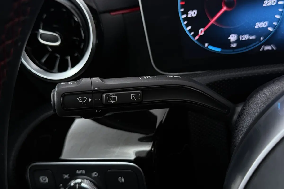 180 Business Solution AMG (PANORAMADAK, STOELVERWARMING, PDC, CAMERA, NAVIGATIE)