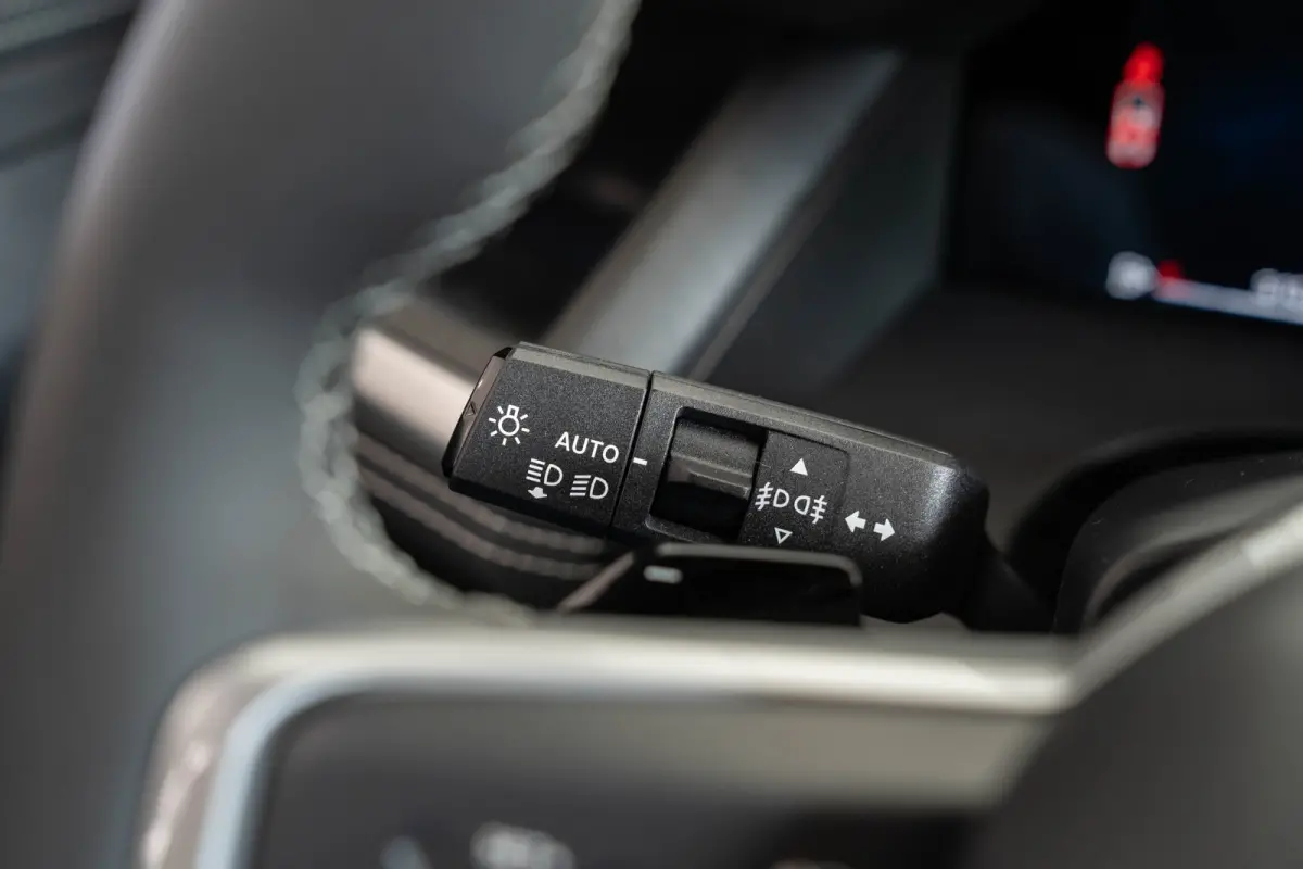 1.2 e-Hybrid First Edition | Panoramadak | Camera | Premium Audio | Elektrische Achterklep | Keyless | 18 inch Lichtmetaal |