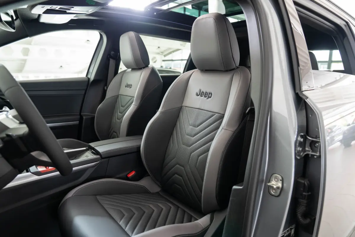 1.2 e-Hybrid First Edition | Panoramadak | Camera | Premium Audio | Elektrische Achterklep | Keyless | 18 inch Lichtmetaal |