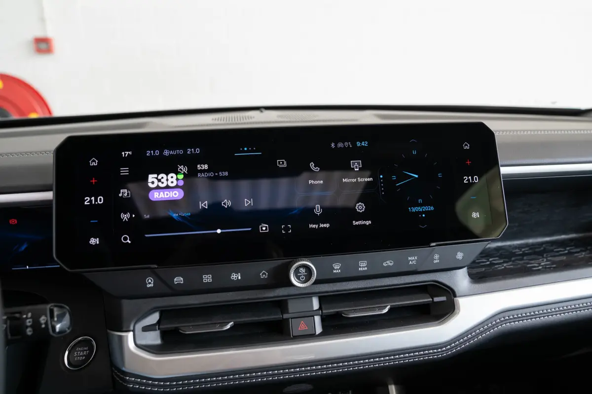 1.2 e-Hybrid First Edition | Panoramadak | Camera | Premium Audio | Elektrische Achterklep | Keyless | 18 inch Lichtmetaal |