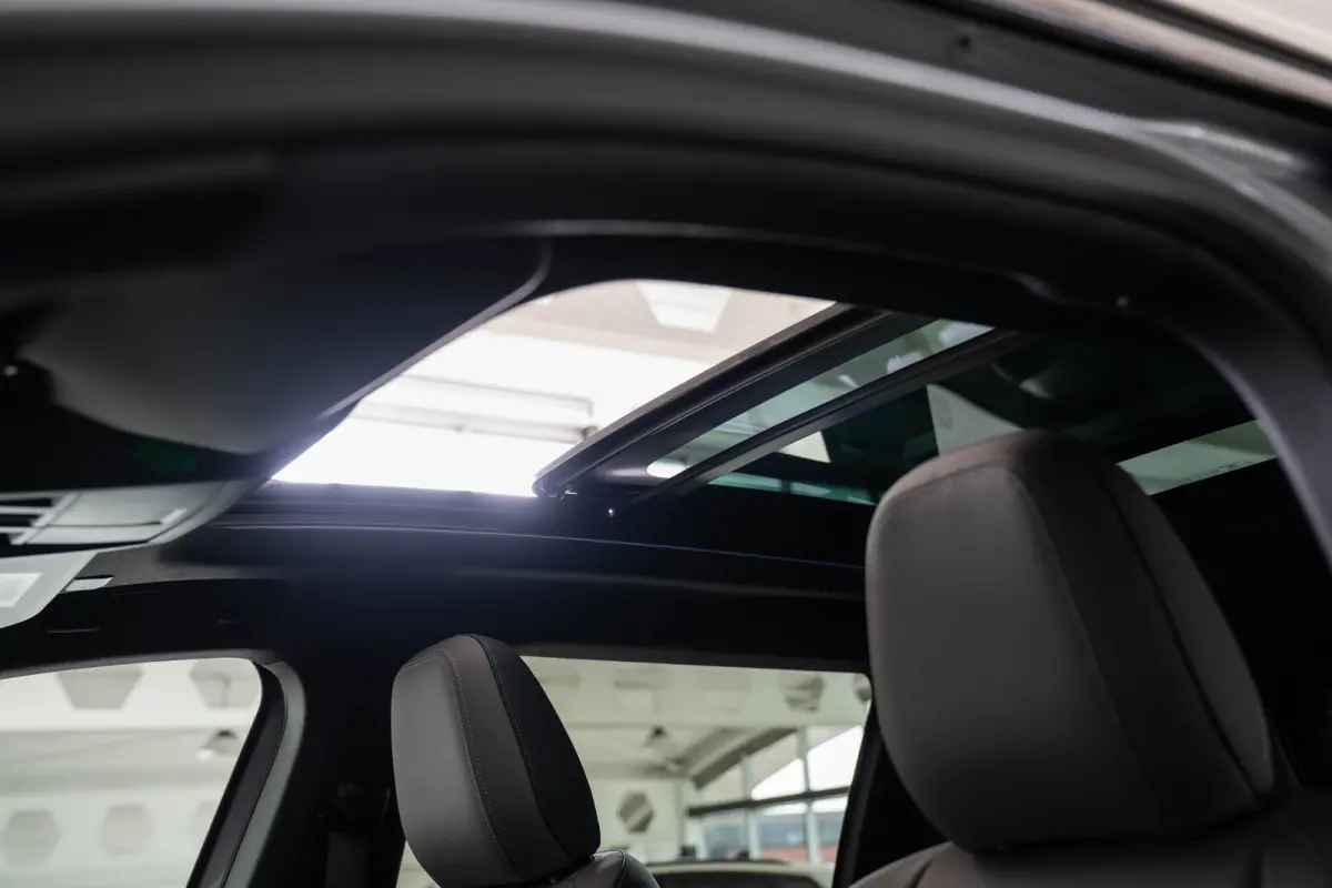 1.2 e-Hybrid First Edition | Panoramadak | Camera | Premium Audio | Elektrische Achterklep | Keyless | 18 inch Lichtmetaal |
