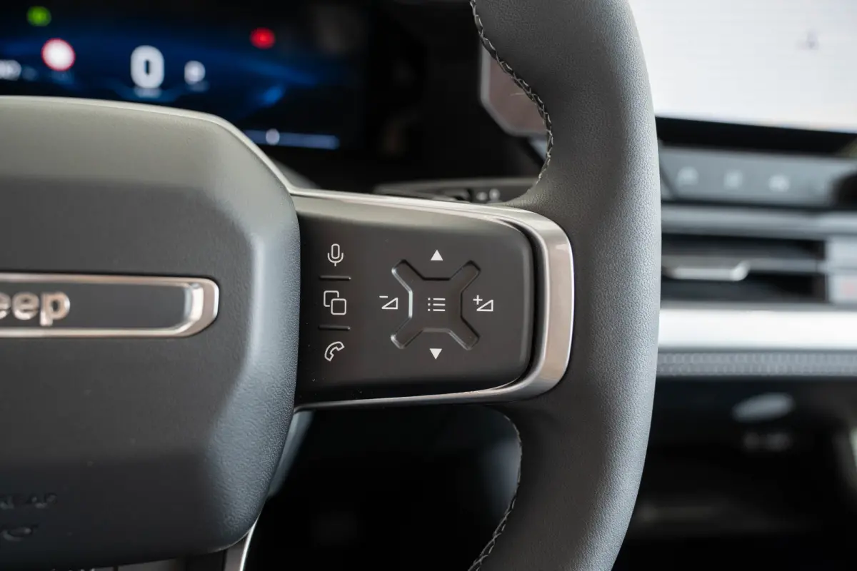 1.2 e-Hybrid First Edition | Panoramadak | Camera | Premium Audio | Elektrische Achterklep | Keyless | 18 inch Lichtmetaal |