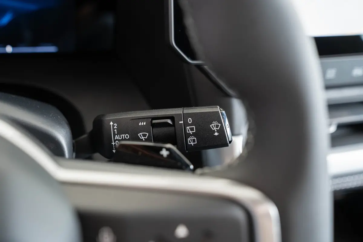 1.2 e-Hybrid First Edition | Panoramadak | Camera | Premium Audio | Elektrische Achterklep | Keyless | 18 inch Lichtmetaal |