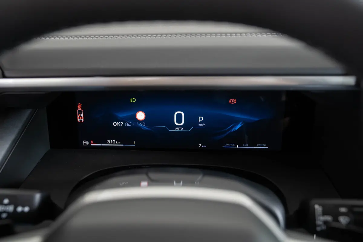 1.2 e-Hybrid First Edition | Panoramadak | Camera | Premium Audio | Elektrische Achterklep | Keyless | 18 inch Lichtmetaal |