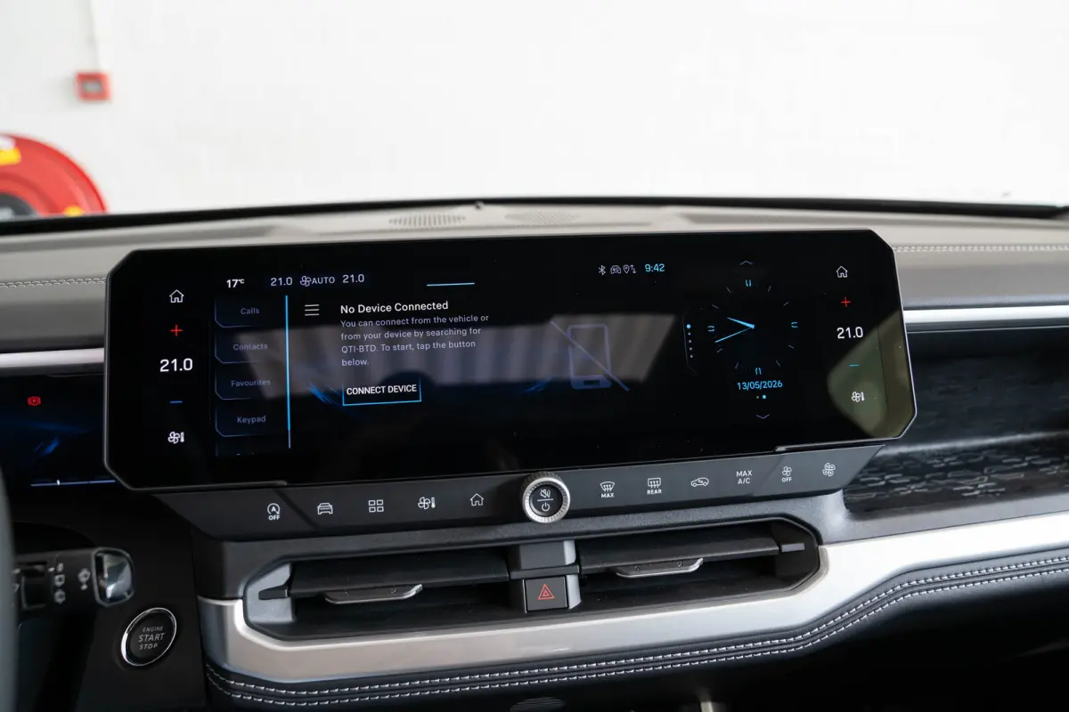1.2 e-Hybrid First Edition | Panoramadak | Camera | Premium Audio | Elektrische Achterklep | Keyless | 18 inch Lichtmetaal |