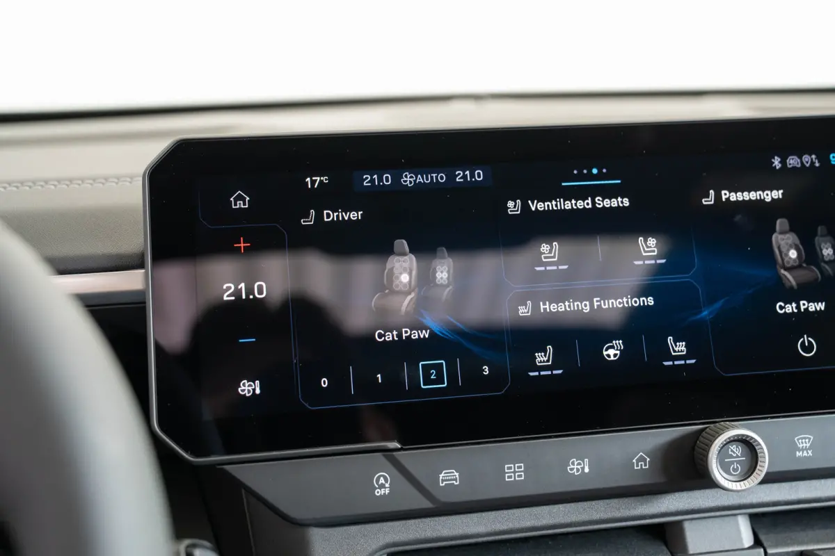 1.2 e-Hybrid First Edition | Panoramadak | Camera | Premium Audio | Elektrische Achterklep | Keyless | 18 inch Lichtmetaal |