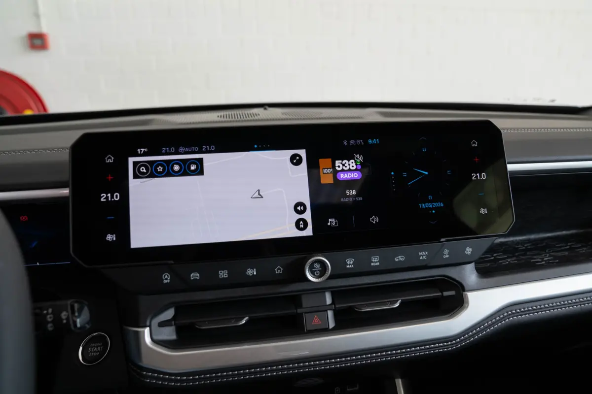 1.2 e-Hybrid First Edition | Panoramadak | Camera | Premium Audio | Elektrische Achterklep | Keyless | 18 inch Lichtmetaal |
