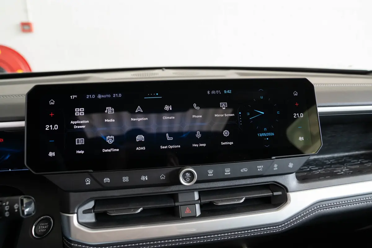 1.2 e-Hybrid First Edition | Panoramadak | Camera | Premium Audio | Elektrische Achterklep | Keyless | 18 inch Lichtmetaal |