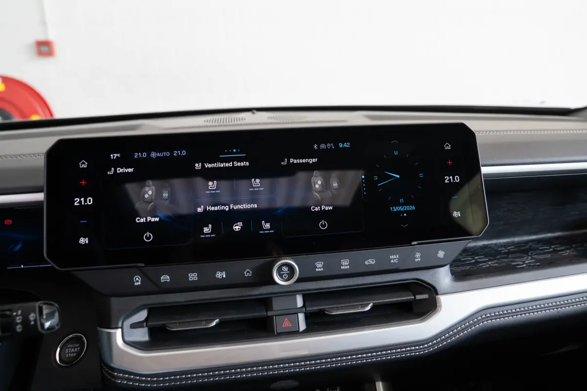 1.2 e-Hybrid First Edition | Panoramadak | Camera | Premium Audio | Elektrische Achterklep | Keyless | 18 inch Lichtmetaal |