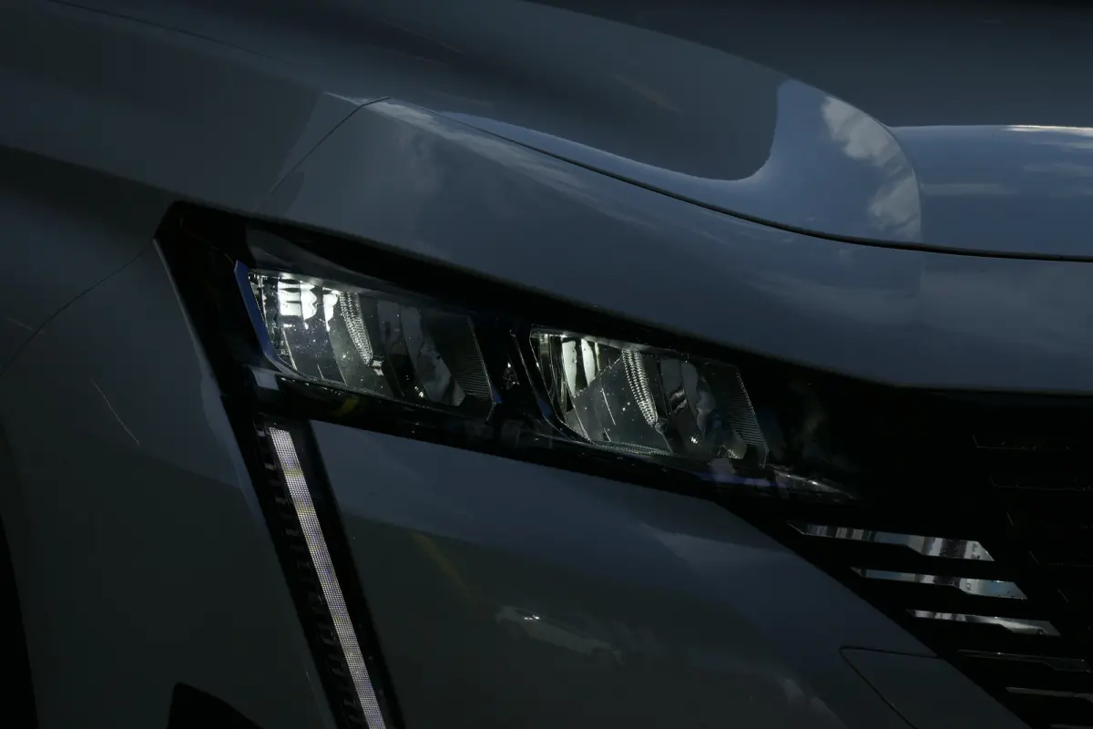 Allure / NAVI / ACHTERUITCAMERA / V+A PARKEERSENSOREN / FULL-LED / KEYLESS / 17'' LMV / STOELVERWARMING
