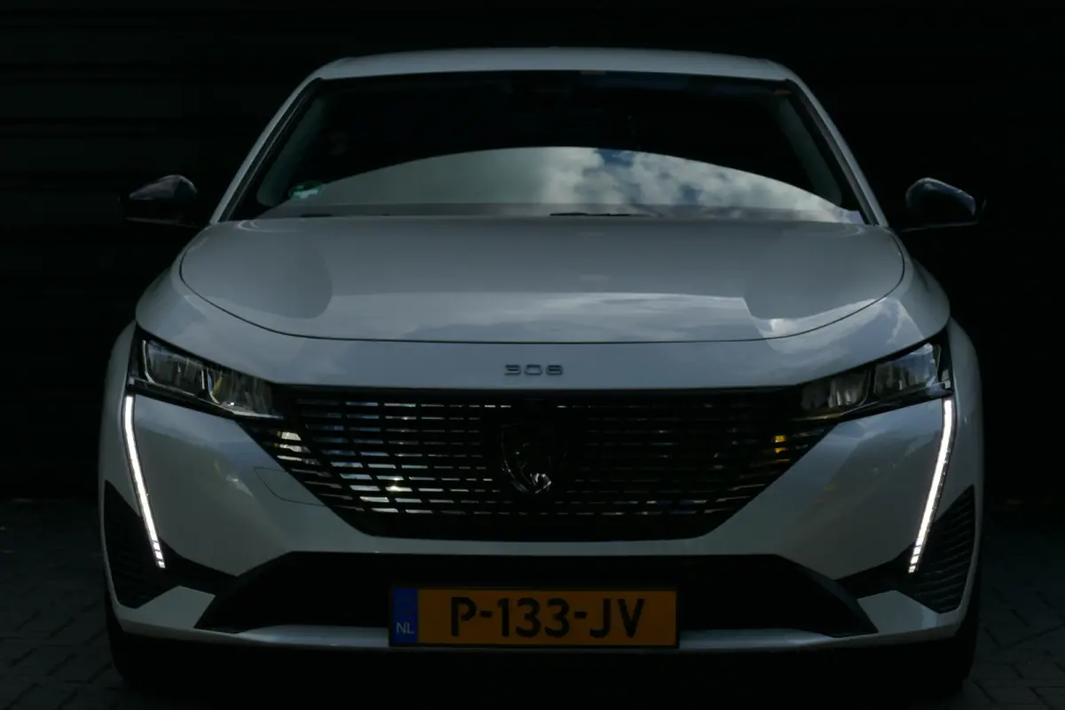 Allure / NAVI / ACHTERUITCAMERA / V+A PARKEERSENSOREN / FULL-LED / KEYLESS / 17'' LMV / STOELVERWARMING