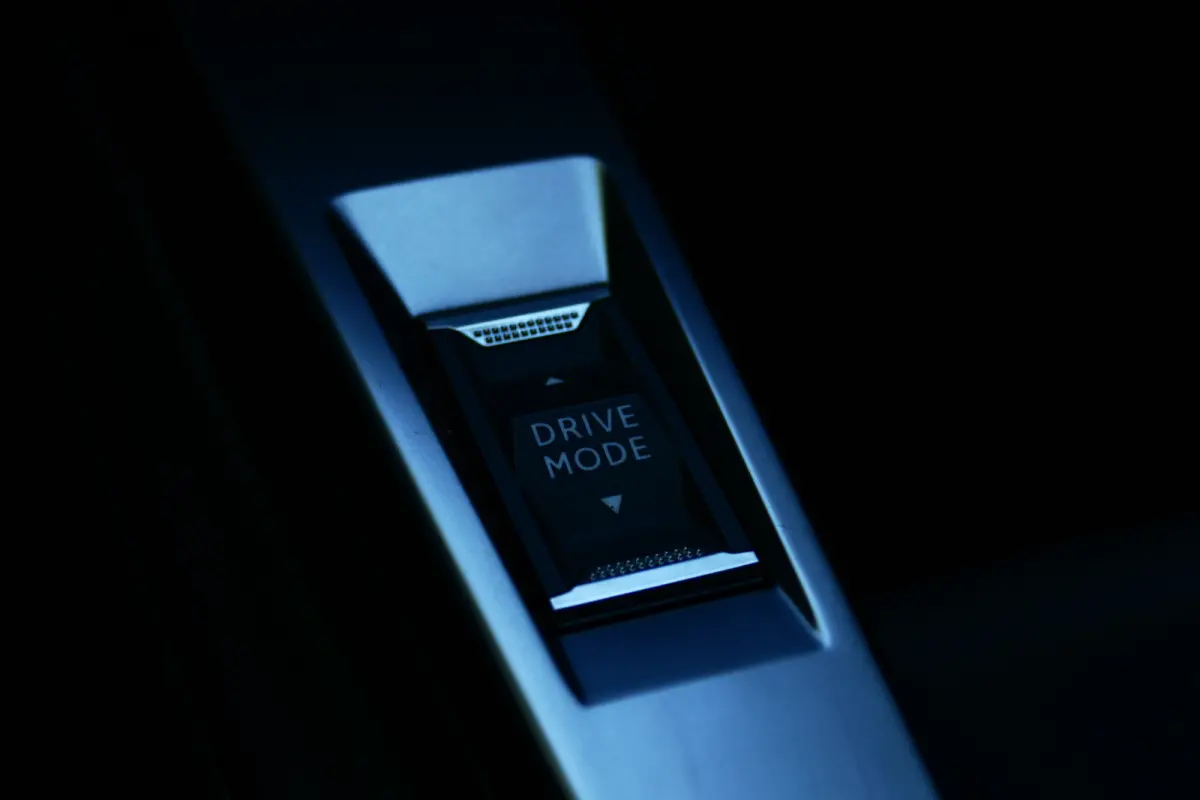 Allure / NAVI / ACHTERUITCAMERA / V+A PARKEERSENSOREN / FULL-LED / KEYLESS / 17'' LMV / STOELVERWARMING