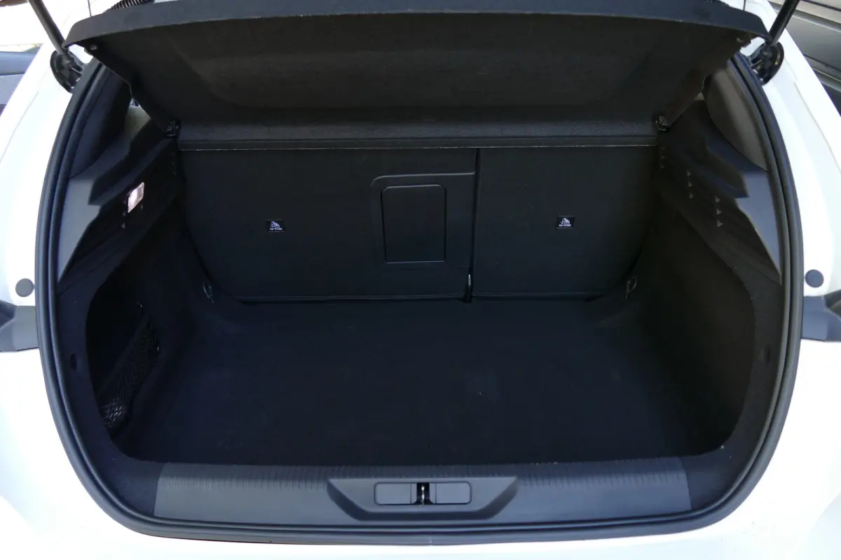Allure / NAVI / ACHTERUITCAMERA / V+A PARKEERSENSOREN / FULL-LED / KEYLESS / 17'' LMV / STOELVERWARMING