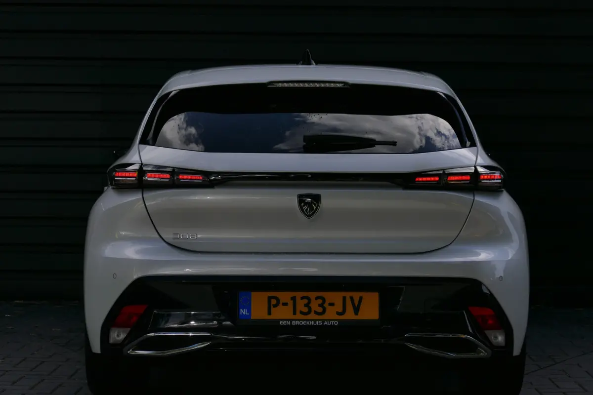 Allure / NAVI / ACHTERUITCAMERA / V+A PARKEERSENSOREN / FULL-LED / KEYLESS / 17'' LMV / STOELVERWARMING