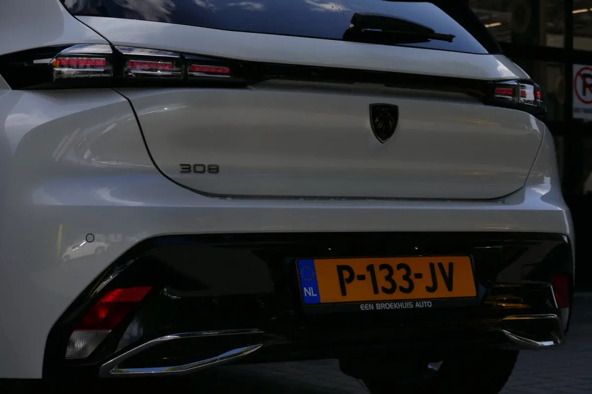 Allure / NAVI / ACHTERUITCAMERA / V+A PARKEERSENSOREN / FULL-LED / KEYLESS / 17'' LMV / STOELVERWARMING