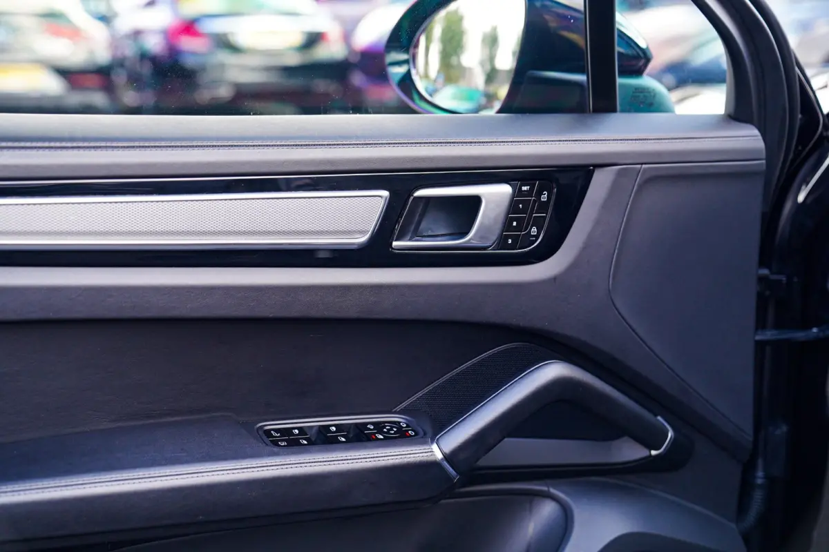 3.0 E-Hybrid | Massage | Stoelverkoeling | 360 Camera | Bose
