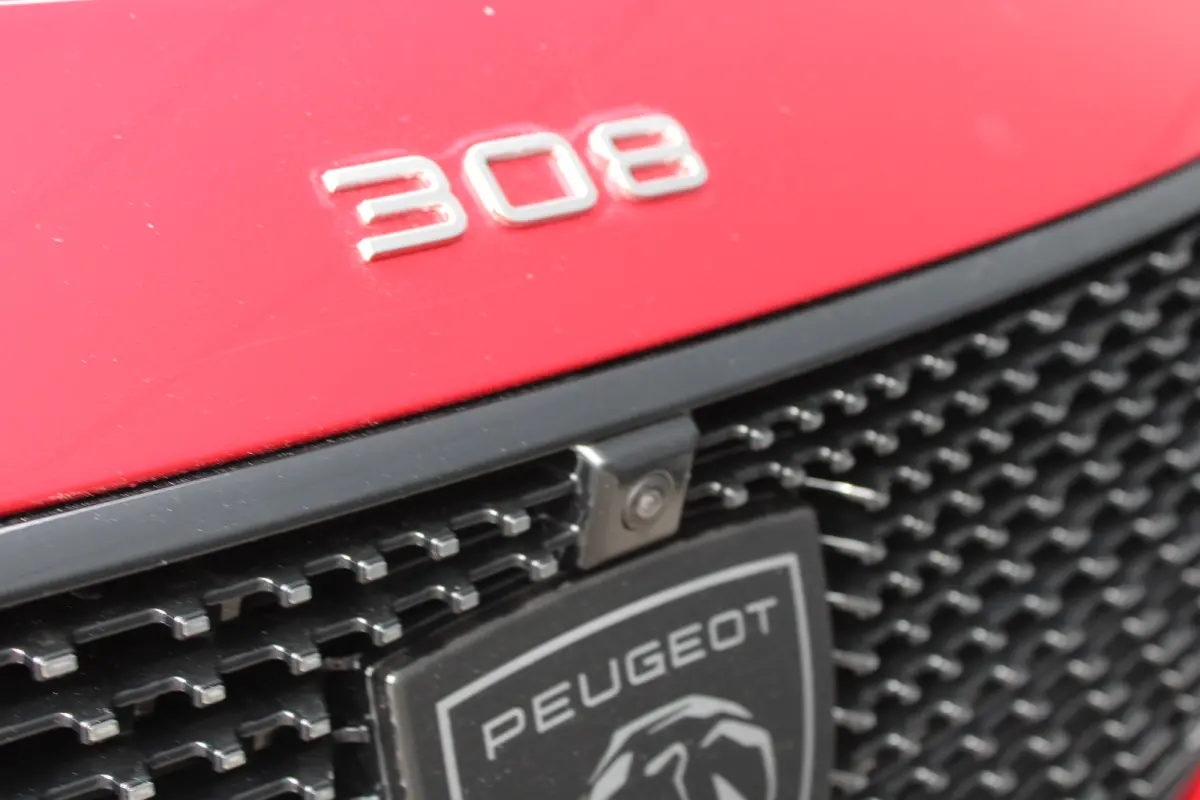 1.2 PureTech GT Pack Business | Automaat | Panorama/schuifdak | Alcantara | Trekhaak | Camera | Focal