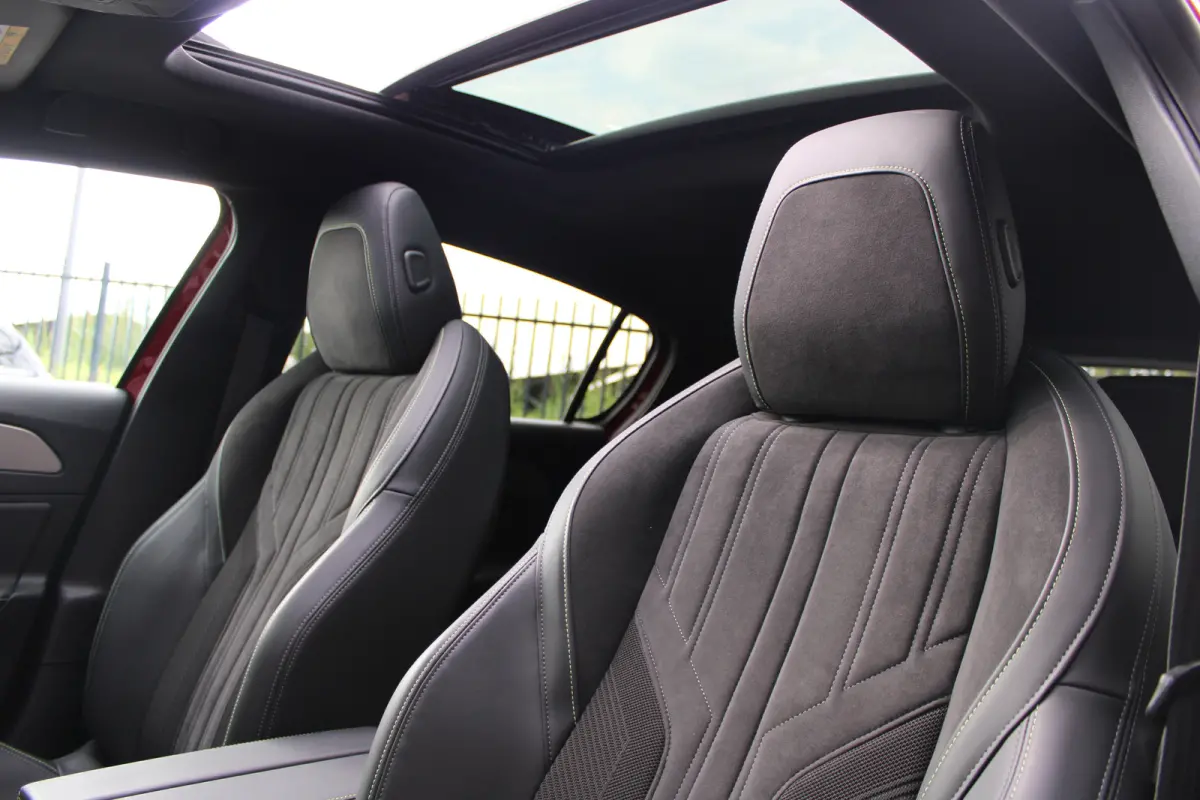 1.2 PureTech GT Pack Business | Automaat | Panorama/schuifdak | Alcantara | Trekhaak | Camera | Focal