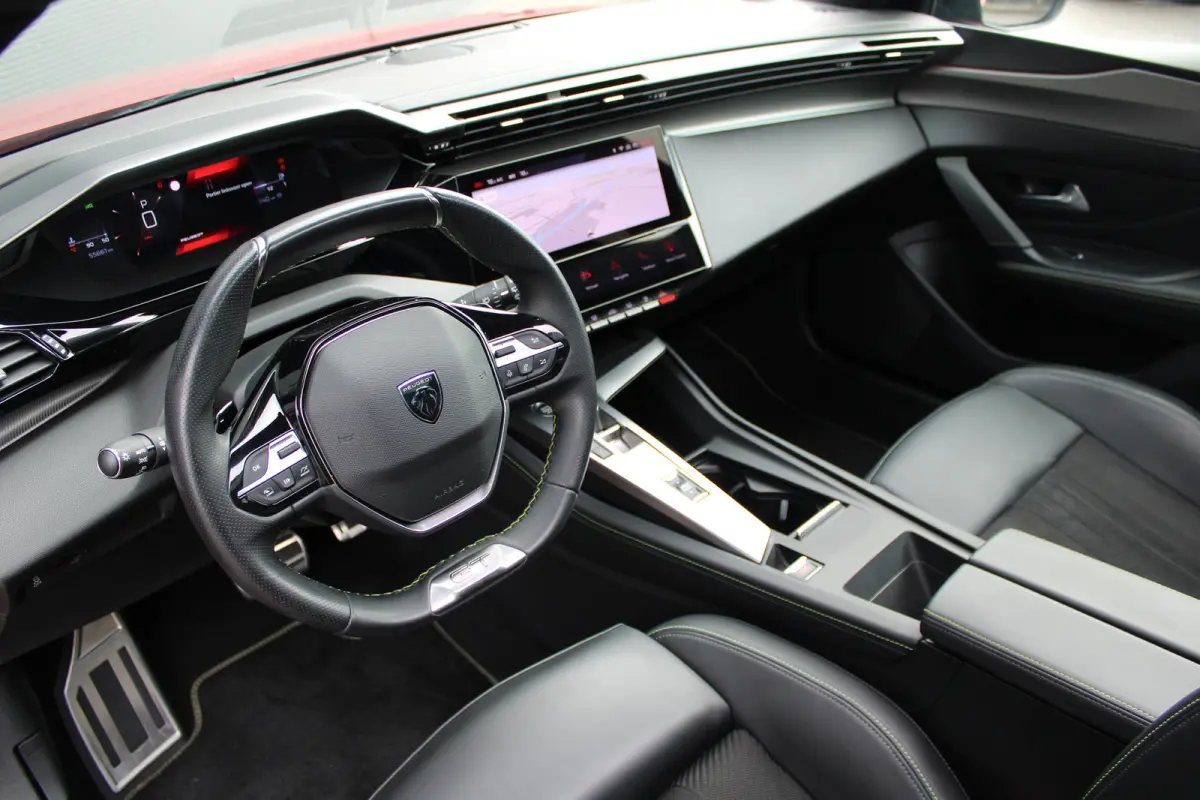 1.2 PureTech GT Pack Business | Automaat | Panorama/schuifdak | Alcantara | Trekhaak | Camera | Focal