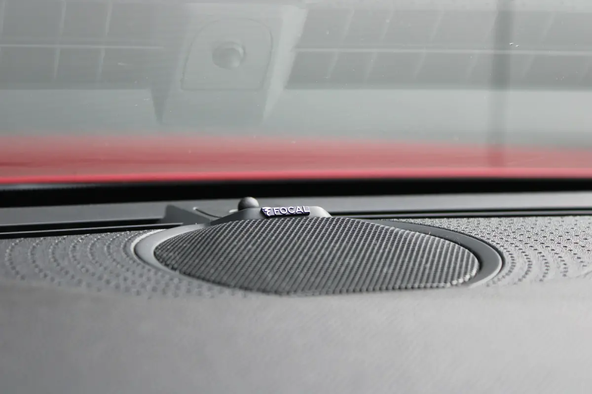 1.2 PureTech GT Pack Business | Automaat | Panorama/schuifdak | Alcantara | Trekhaak | Camera | Focal