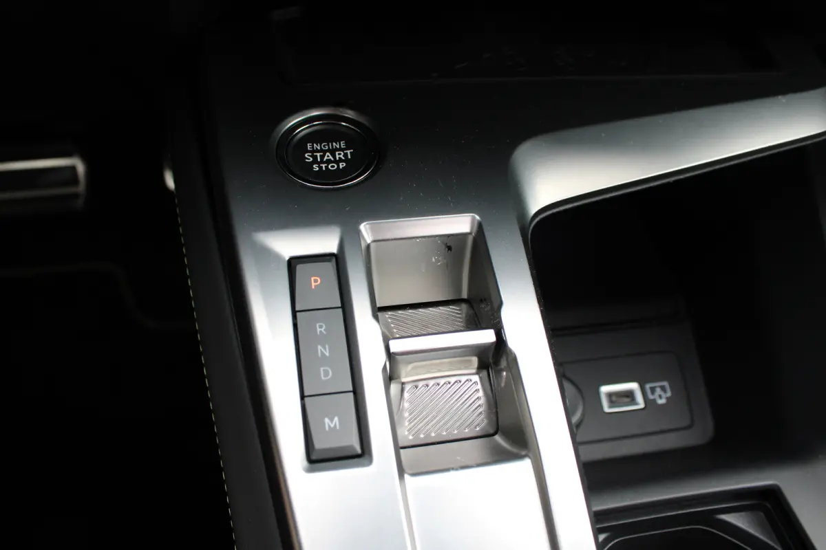1.2 PureTech GT Pack Business | Automaat | Panorama/schuifdak | Alcantara | Trekhaak | Camera | Focal