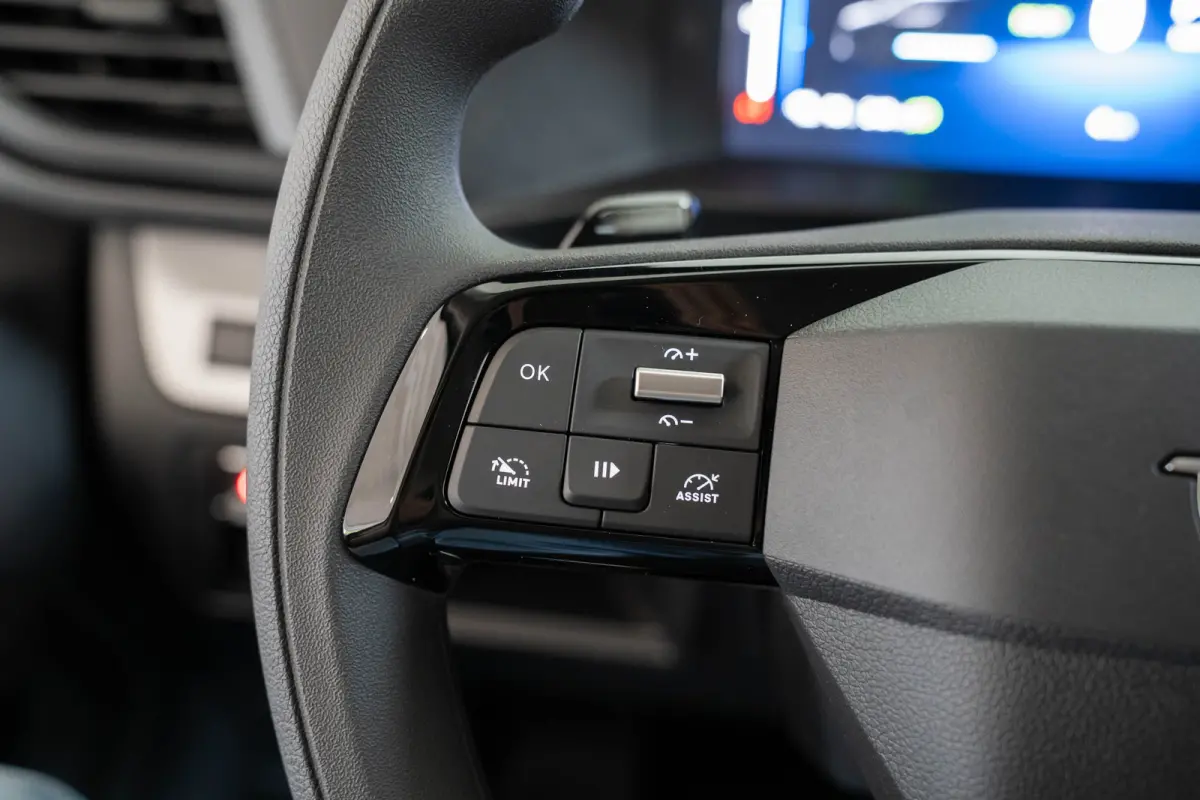 Electric L3 75 kWh | Tot 8 Jaar Garantie | Apple Carplay & Android Auto | Camera | Parkeersensoren | Cruise Controle | Comfrot Tussenschot |